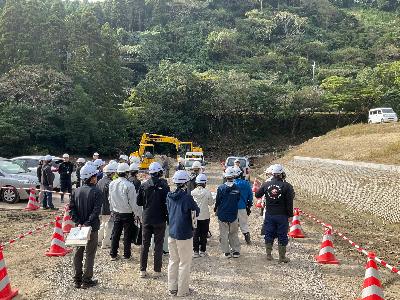 現在施工中の、ため池工事の現場を見学
