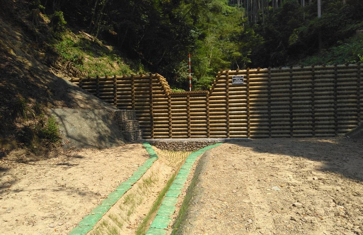 木製治山ダム完成
