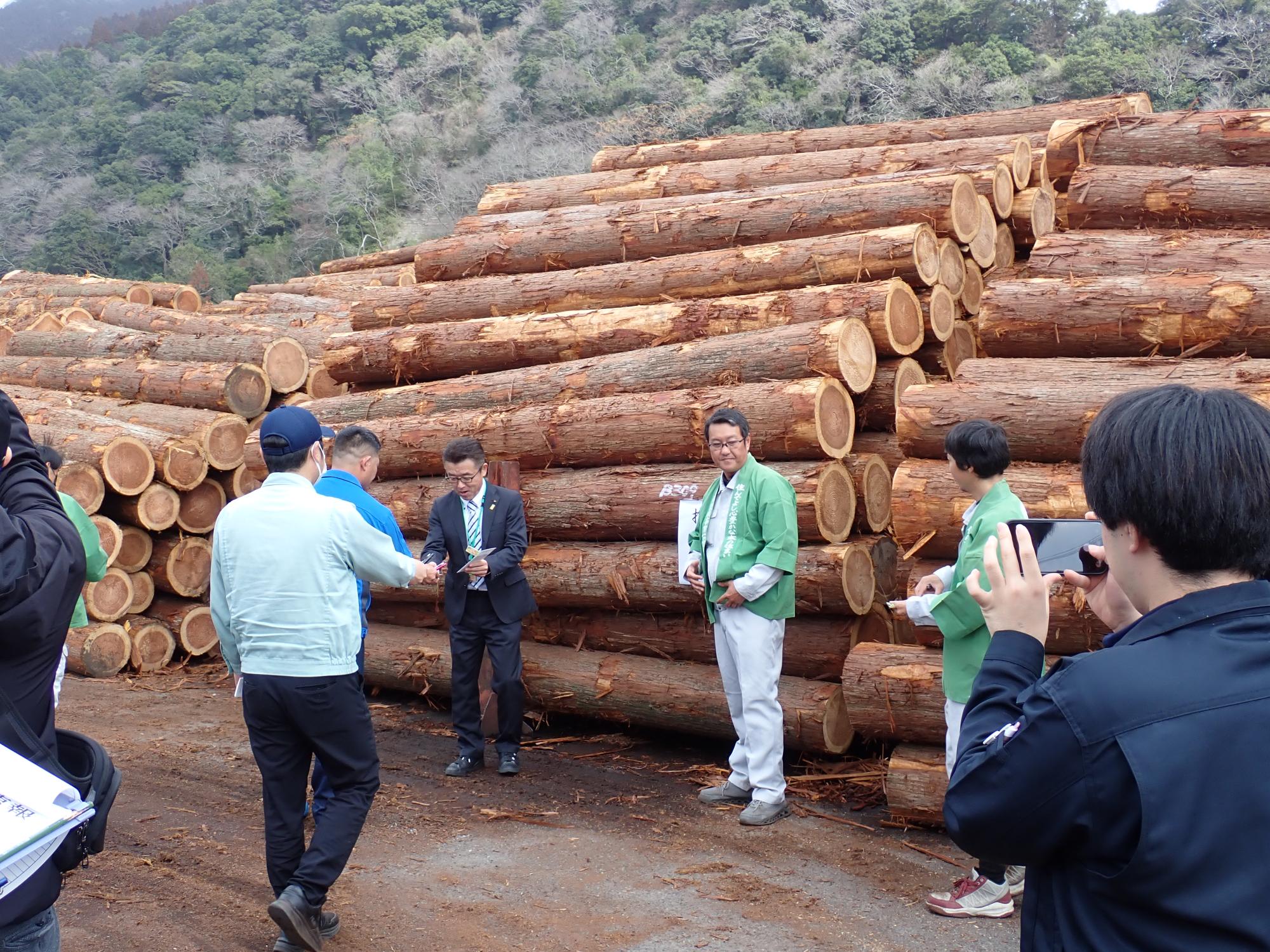 局長による市売