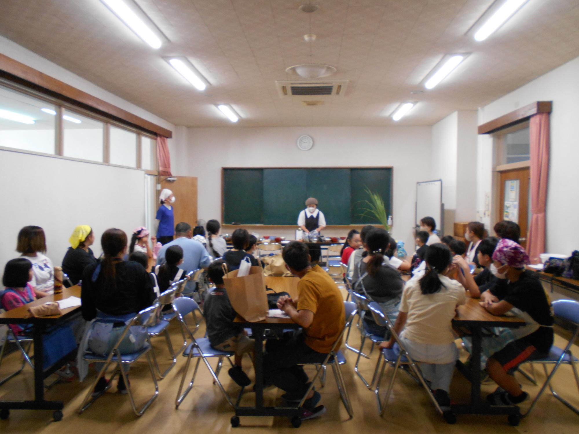 ハーブに関する座学の様子