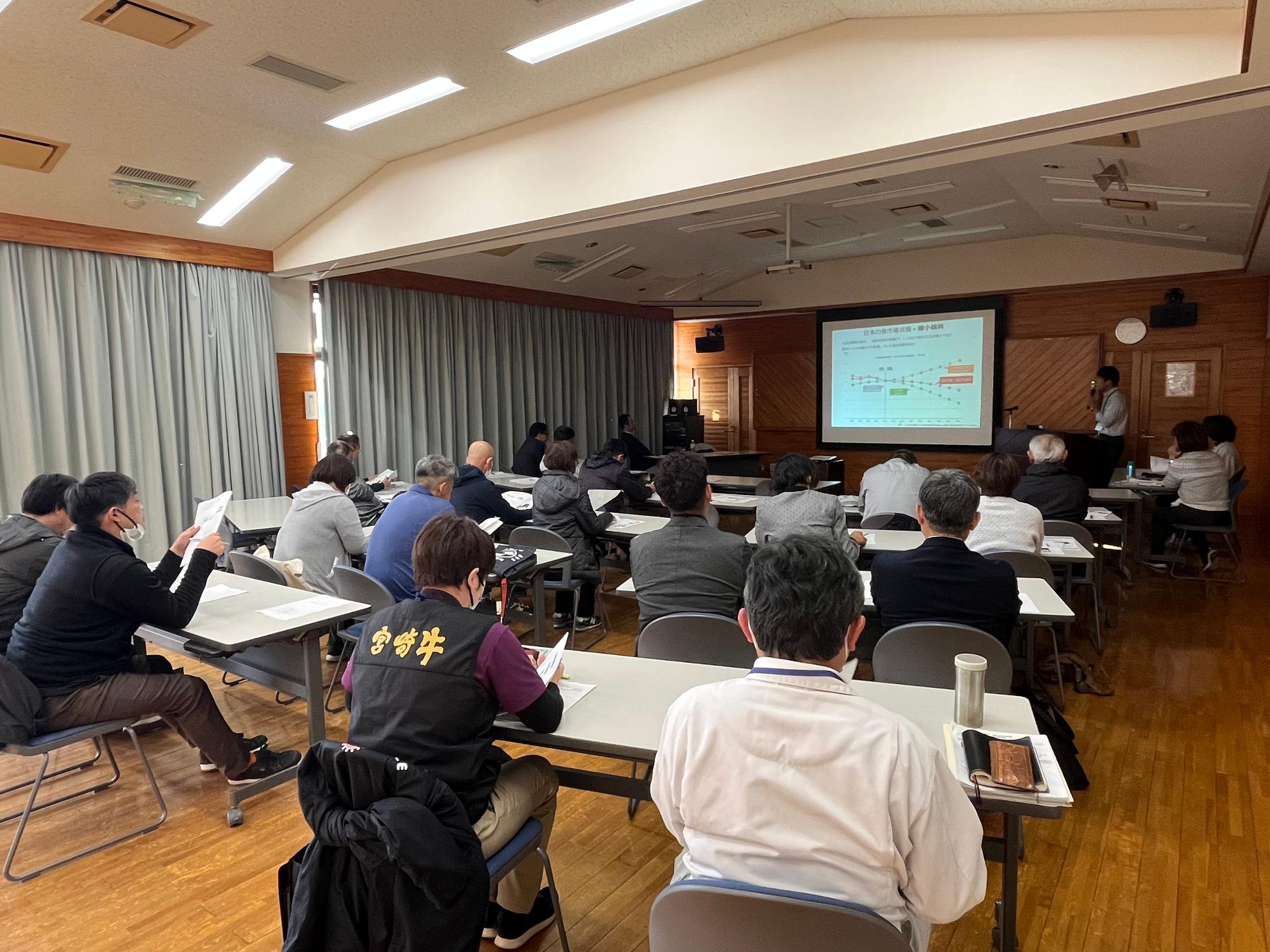 輸入に関する研修の様子。