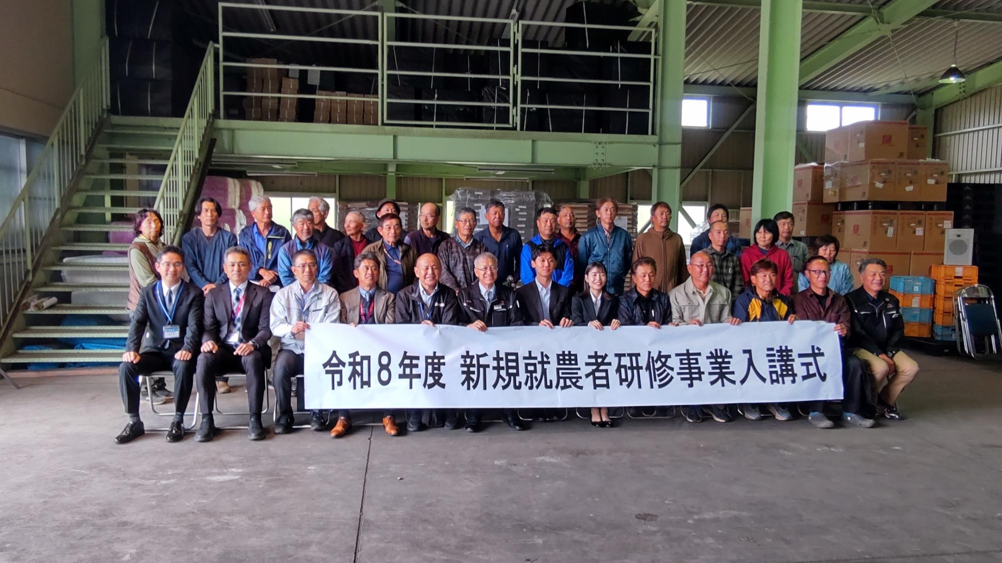 入講式参加者全員で集合写真撮影