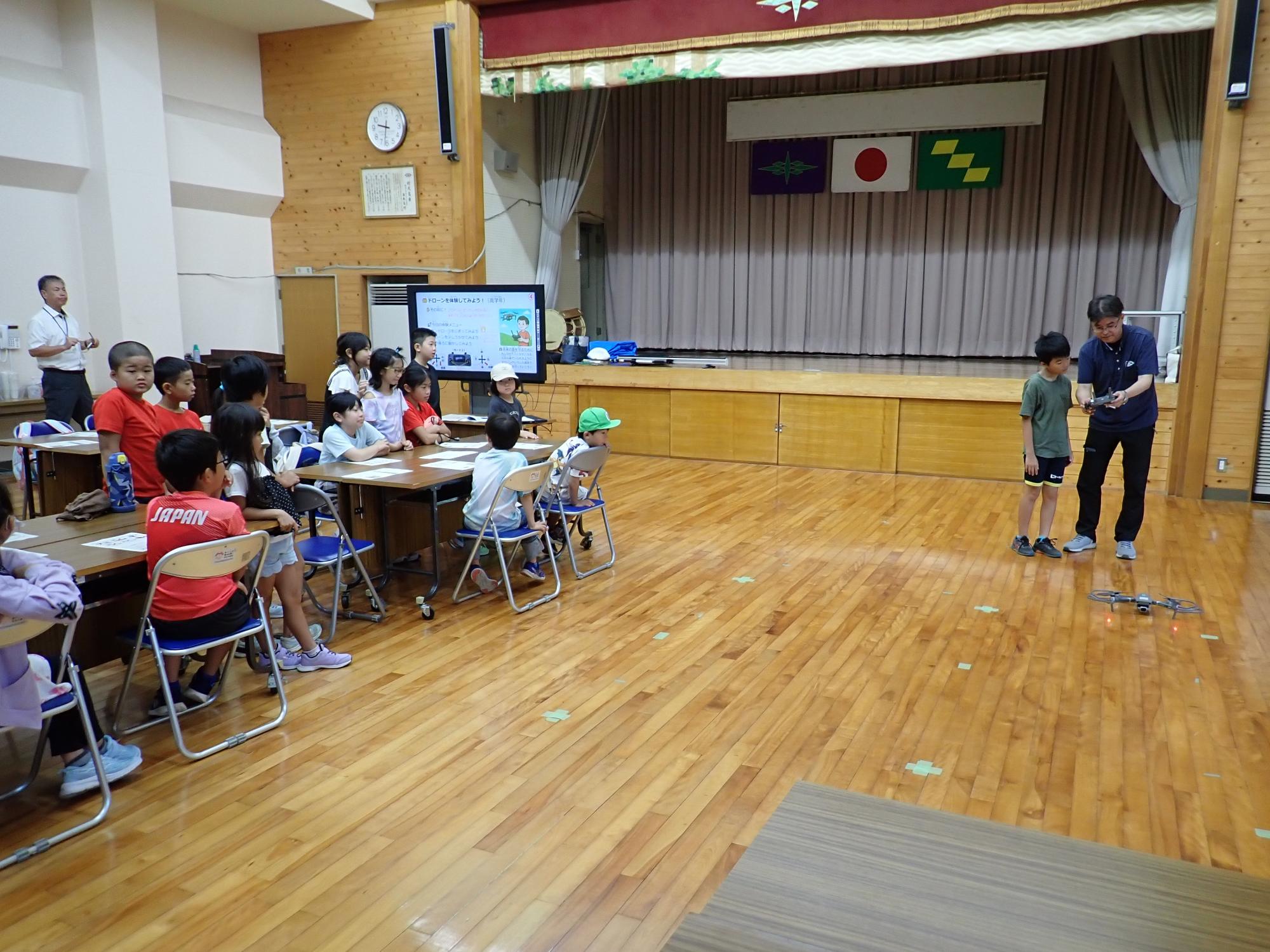 森林調査で使うドローンの操作を体験しました