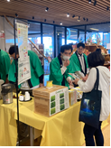 道の駅でのお茶の販売促進活動