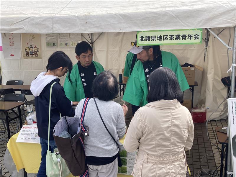 茶の説明の様子