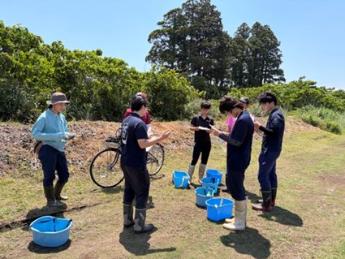 農業校生への緑肥の説明風景