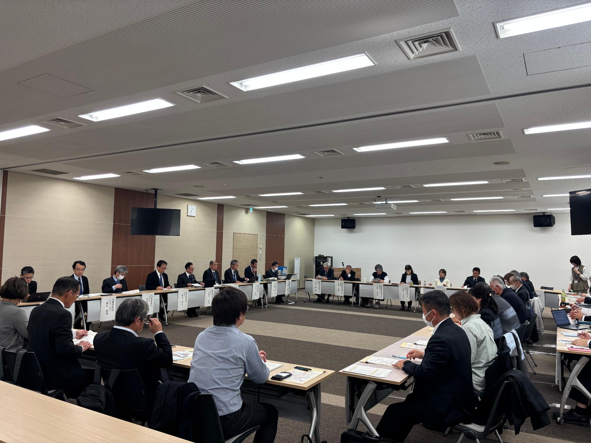 九州農政局幹部と九州・沖縄各県指導農業士との意見交換会の様子